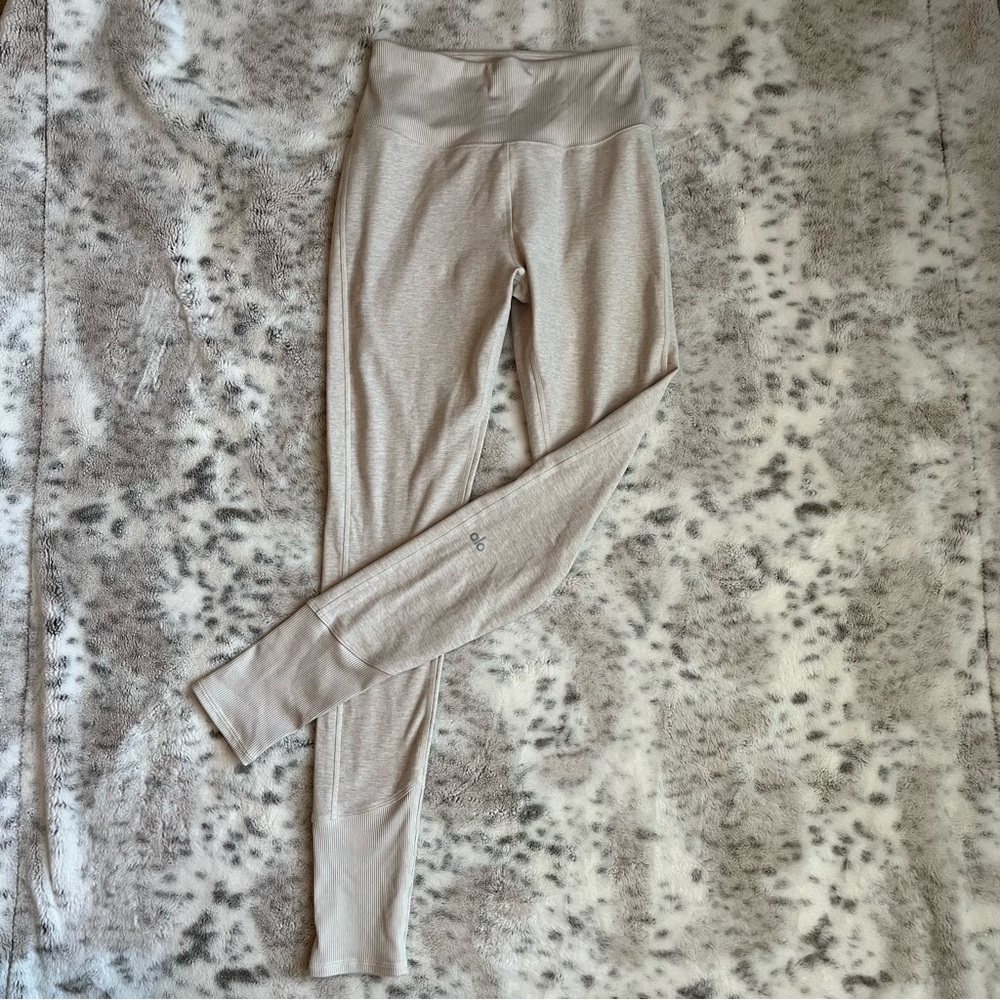 alo yoga leggings